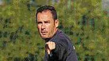 <B>CON GANAS</B>. Víctor Fernández confía en su equipo para el partido del domingo.