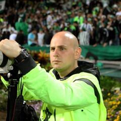 El coleccionista de pasiones, emociones y postales verdolagas