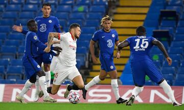 N'Golo Kante con Lucas Ocampos.