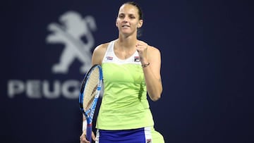 Karolina Pliskova celebra su victoria ante Simona Halep en las semifinales del Miami Open en Miami Gardens, Florida.