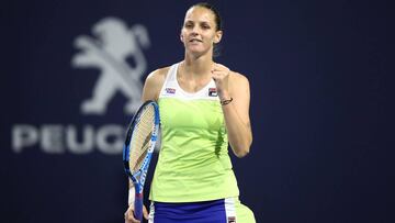 Karolina Pliskova celebra su victoria ante Simona Halep en las semifinales del Miami Open en Miami Gardens, Florida.