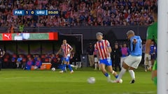 Araujo hace este penalti y desata las críticas: hasta los propios culés han explotado