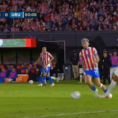 Araujo hace este penalti y desata las críticas: hasta los propios culés han explotado