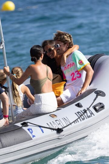 Antoine Griezmann y Erika Choperena, de vacaciones en Ibiza.