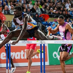 Tinch vuela bajo el aguacero