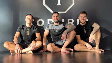 Aldo Martínez, preparador, Ilia Topuria y Javi Climent, entrenador de boxeo.