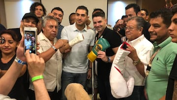 Josesito López y Tinín Rodríguez en el seminario de vendaje de Tape & Wrap en la convención del WBC.