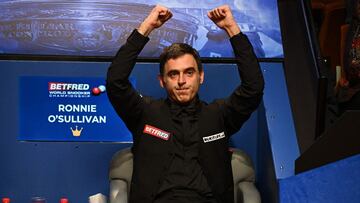 England&#039;s Ronnie O&#039;Sullivan reacts after his victory over England&#039;s Judd Trump in the World Championship Snooker final at The Crucible in Sheffield, England on May 2, 2022. - Ronnie O&#039;Sullivan equalled Stephen Hendry&#039;s modern-day 