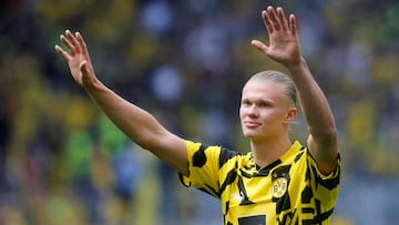 Soccer Football - Bundesliga - Borussia Dortmund v Hertha BSC - Signal Iduna Park, Dortmund, Germany - May 14, 2022  Borussia Dortmund&#039;s Erling Braut Haaland says goodbye to the fans before playing his last match REUTERS/Leon Kuegeler DFL REGULATIONS