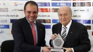 Al Husein optará a la presidencia de la FIFA y Platini le apoya