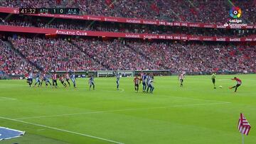 La falta tan lejana como perfecta de Beñat a la escuadra