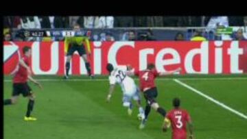 Imagen del penalti de Jones a Di María.