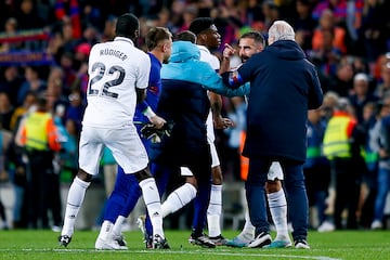 As Carvajal angrily pointed at Tenas, others arrived on the scene to help Alba break up the confrontation. Aurélien Tchouaméni, Antonio Rüdiger and Thibaut Courtois for Madrid; Ronald Araujo and matchday delegate Carles Naval for Barça.