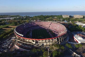 Es uno de los estadios más antiguos de Sudamérica. Fue inaugurado el 25 de mayo de 1935. En ese mítico estadio han jugado Mario Alberto Yepes, Juan Pablo Ángel, Falcao, Carrascal, Quintero y Borré
