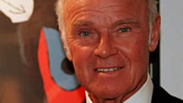 <b>RECONOCIMIENTO.</B> Kubala recibe un nuevo reconocimiento a su brillante trayectoria.