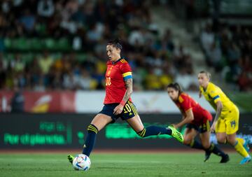 0-5. Jennifer Hermoso marca el quinto gol de penalti.