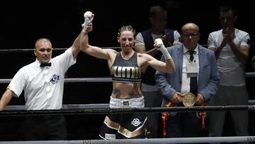 Jennifer Miranda celbra su victoria ante Jessica Sánchez.