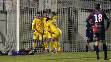 Bustos se reivindica con dos goles en Copa