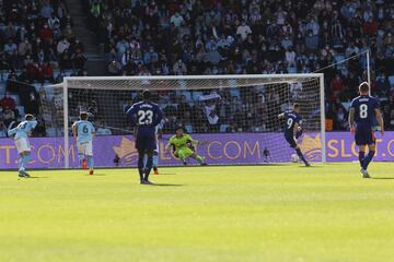 Benzema marca el 0-1 de penalti. 