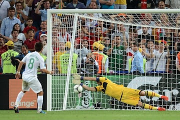 Casillas fue protagonista en las semifinales de aquel torneo tras detener un penalti al mediocentro portugués, Joao Moutinho, en la tanda.