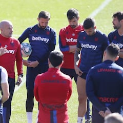 Paco López: "Es fundamental que los jugadores participen en el análisis"