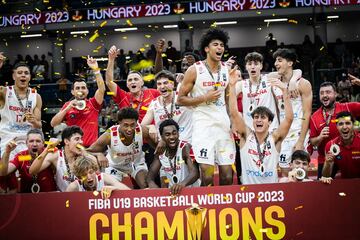 Celebración de los jugadores de la Selección Española tras ganar el Mundial Sub-19 de baloncesto.