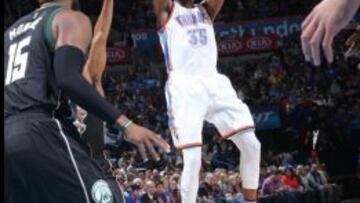 Kevin Durant: al menos 20 puntos en 18 partidos seguidos