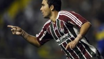 Deco, en un partido con Fluminense.