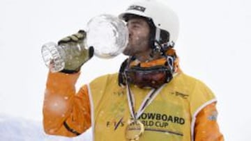 Lucas Eguibar, con su globo de oro. 