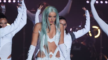 Tras darse a conocer como Mimi, diminutivo de Miriam, por su paso en los concursos de Fama, A Bailar y Operación Triunfo. Tras ser expulsada de OT, decidió centrar su carrera en la música, y no tanto en el baile, y renovó su nombre a Lola Índigo. Según la propia artista, Lola es un nombre femenino con mucho poder, mucho carácter, lo que ella quería mostrar e Índigo significa espiritualidad, empatía y ganas de cambiar.