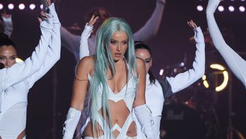 Tras darse a conocer como Mimi, diminutivo de Miriam, por su paso en los concursos de Fama, A Bailar y Operación Triunfo. Tras ser expulsada de OT, decidió centrar su carrera en la música, y no tanto en el baile, y renovó su nombre a Lola Índigo. Según la propia artista, Lola es un nombre femenino con mucho poder, mucho carácter, lo que ella quería mostrar e Índigo significa espiritualidad, empatía y ganas de cambiar.