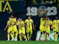 Los jugadores del Villarreal celebran el primer gol, obra de de Gerard.