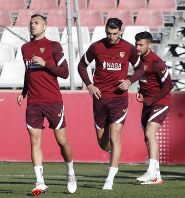 Joan Jordn y Rafa Mir, durante un entrenamiento del Sevilla.