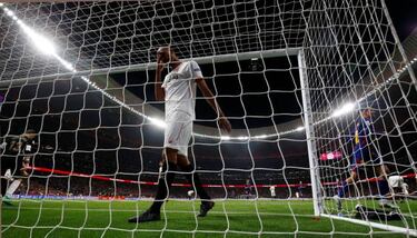 N'Zonzi incurs Sevilla fans' wrath by hitting disco after Copa loss