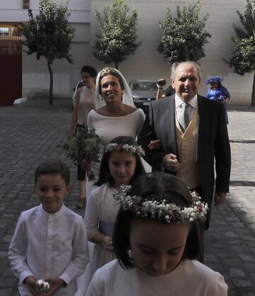 La novia entra en la Iglesia.