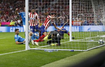 1-2. Stefan Savic marcó el primer gol.