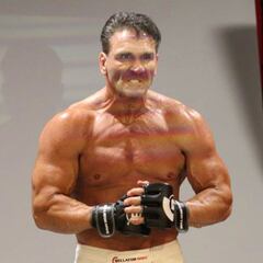 Luchadores de la WWE que también pelearon en la UFC