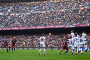 Gol de Messi de falta directa.