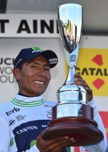 Movistar's Colombian rider Nairo Quintana raises a trophy as he takes the jersey of overall leader on the podium of the Stage 4 of the 96th Volta Catalunya 2016, a 172,2 km ride from Baga to Port Aine, in la Molina on March 24, 2016.

 / AFP PHOTO / JOSEP LAGO