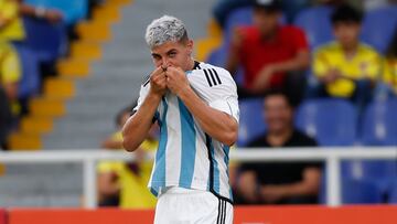 AMDEP554. CALI (COLOMBIA), 25/01/2023.- Gino Infantino de Argentina celebra un gol hoy, en un partido de la fase de grupos del Campeonato Sudamericano Sub'20 entre las selecciones de Argentina y Perú en el estadio Pascual Guerrero en Cali (Colombia). EFE/ Ernesto Guzmán Jr.
