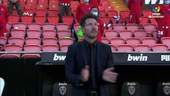 El minuto de silencio que el Cholo rompió así por Maradona