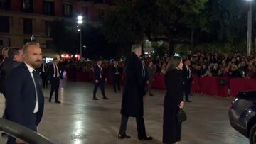 Volvían los Reyes a Valencia y fue impactante: así recibieron a Felipe y Letizia en el funeral por la Dana