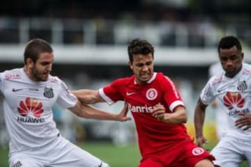 Nilmar ha tenido pasos por el Olympique y el Villarreal.