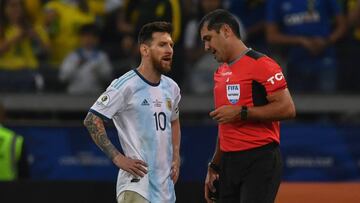 El capitán de Argentina explotó tras la derrota contra Brasil, al que acusó de manejar todo en la CONMEBOL. ¿Qué jugadas le dan la razón?
