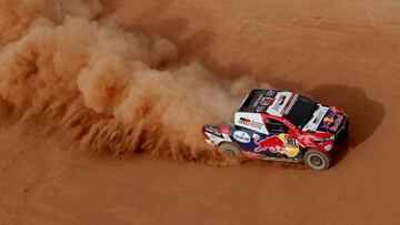 Al Attiyah se lleva la undécima etapa por delante de Peterhansel.