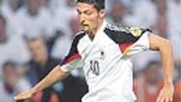 Kuranyi, fijo en el ataque.