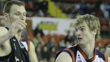 <b>SIN OPCIÓN.</b> El Tau fue muy superior al Cajasol y no tuvo problemas para llevarse la victoria.