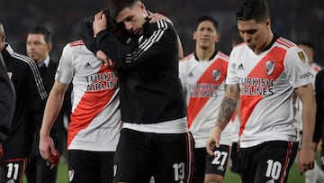 River Plate's players react after the end of their Copa Libertadores football tournament round of sixteen all-Argentine second leg match against Velez Sarsfield at the Monumental stadium in Buenos Aires, on July 6, 2022. (Photo by JUAN MABROMATA / AFP)