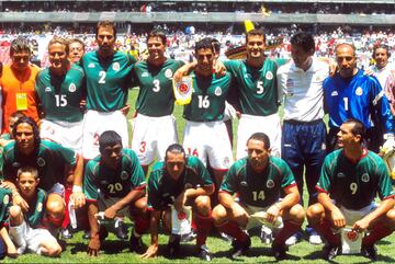 Amistoso desde el Estadio Azteca, 12 de mayo del 2002, previo a la Copa del Mundo.
Luis Hernández, Melvin Brown, Rafael García, Óscar Pérez, Germán Villa. . .