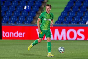 Con 19 años se metió en el once inicial de la Real Sociedad ante el Getafe el 29 de junio, durante la jornada 32 de LaLiga. En su caso, su debut acabó con derrota (2-1) ante los azulones.